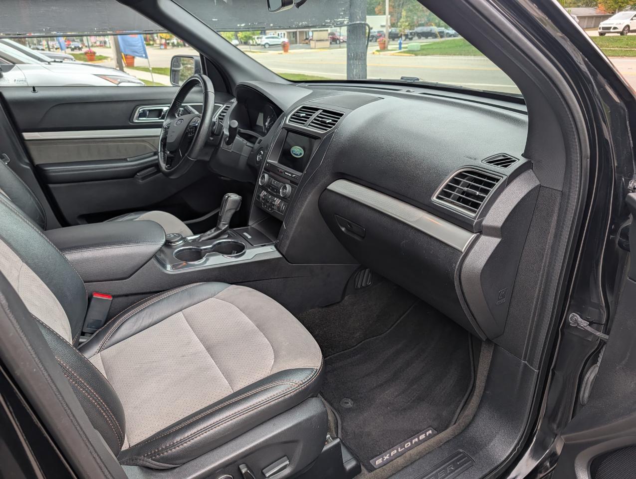 Ford Explorer XLT 4WD 2017