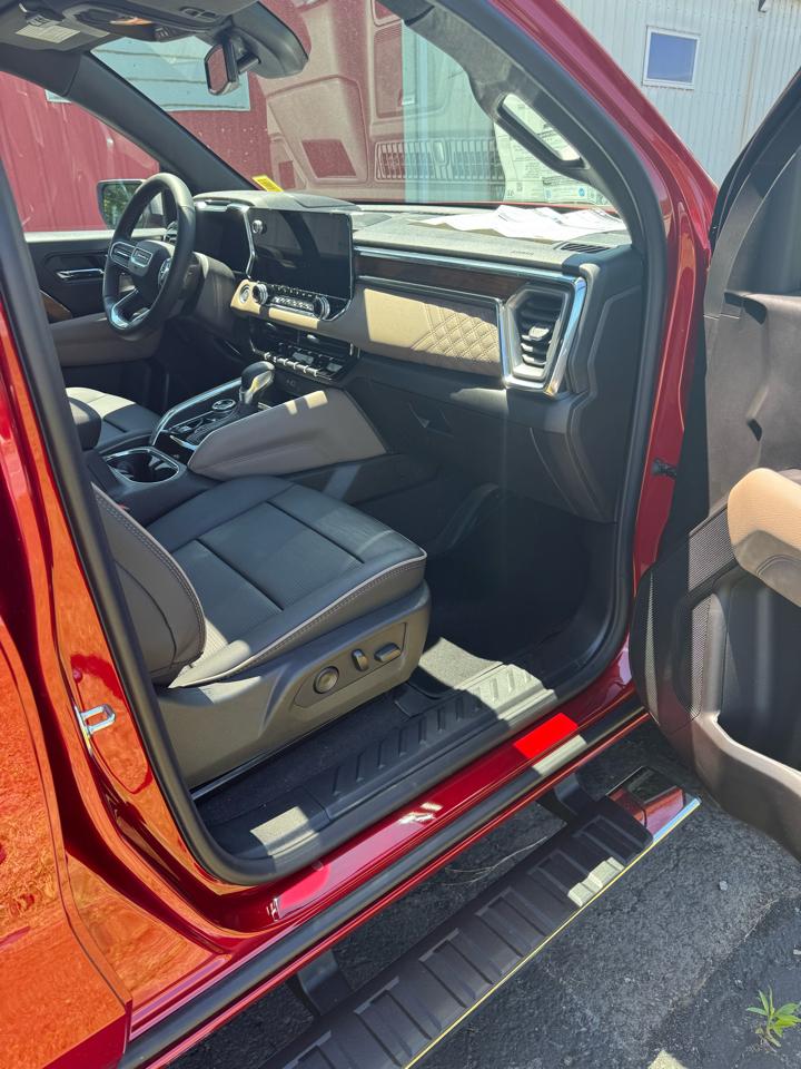 GMC Canyon Denali Crew Cab 4WD 2026