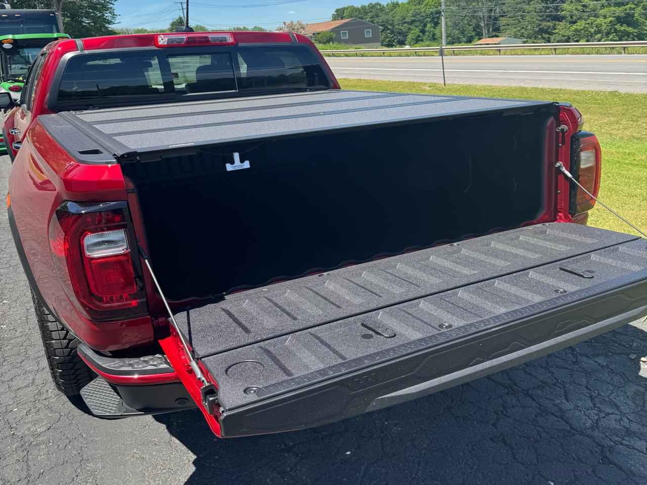 GMC Canyon Denali Crew Cab 4WD 2026