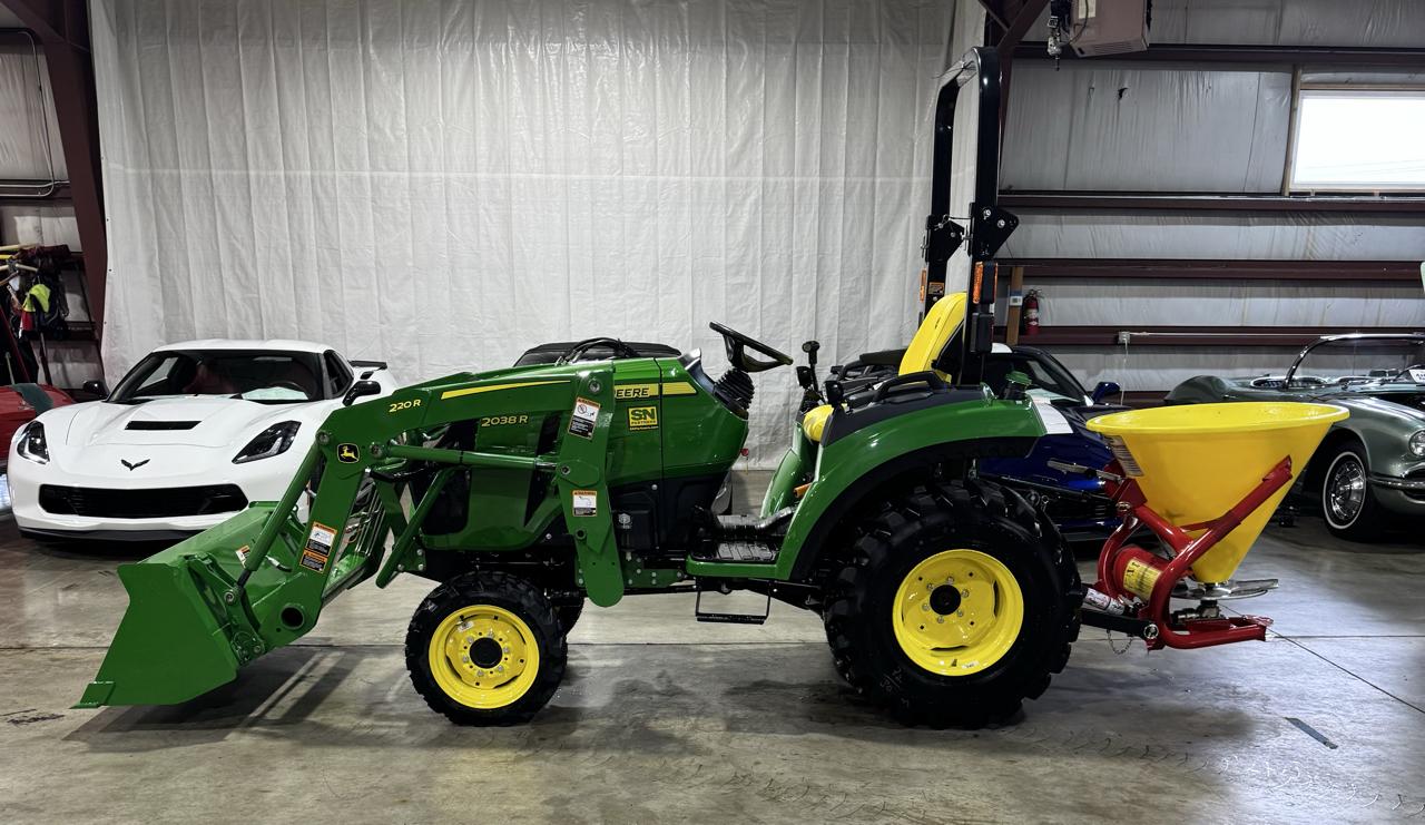 John Deere 2038R  2025