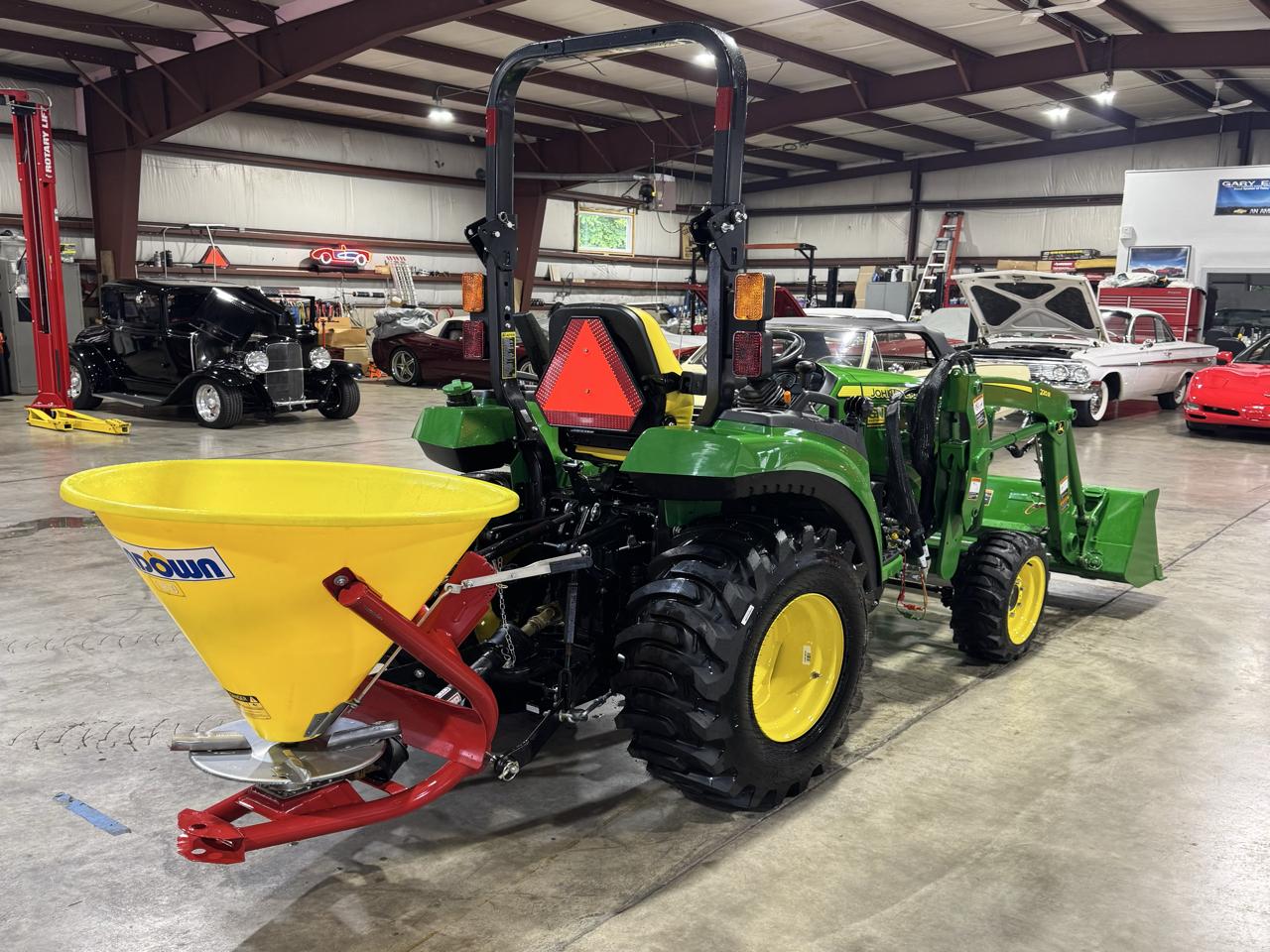 John Deere 2038R  2025