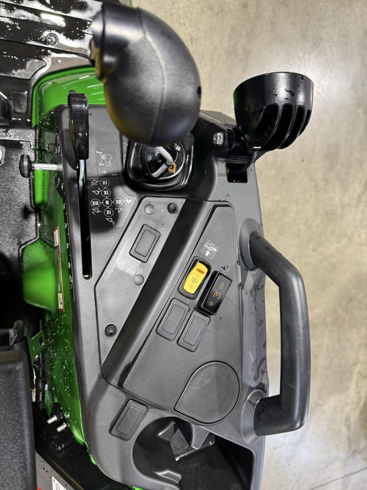 John Deere 2038R  2025