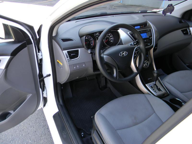 Hyundai Elantra  2013