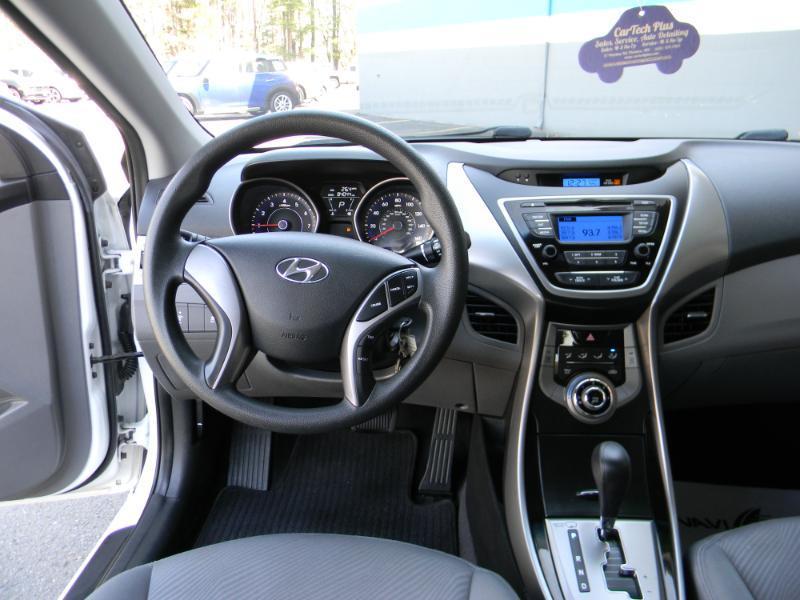 Hyundai Elantra  2013