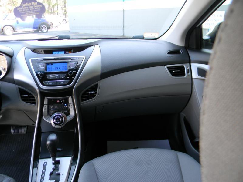 Hyundai Elantra  2013