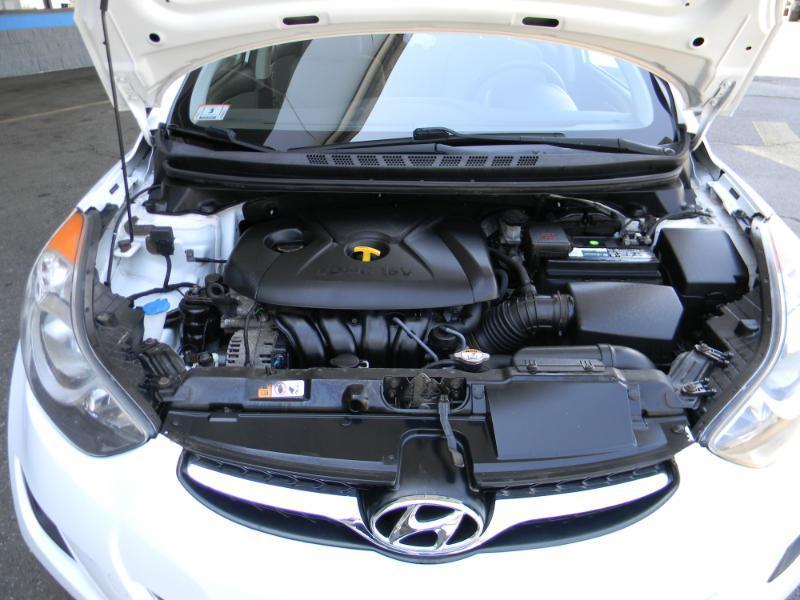 Hyundai Elantra  2013