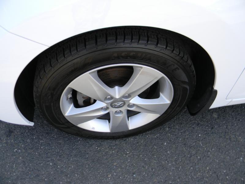 Hyundai Elantra  2013