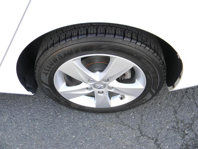 Hyundai Elantra  2013