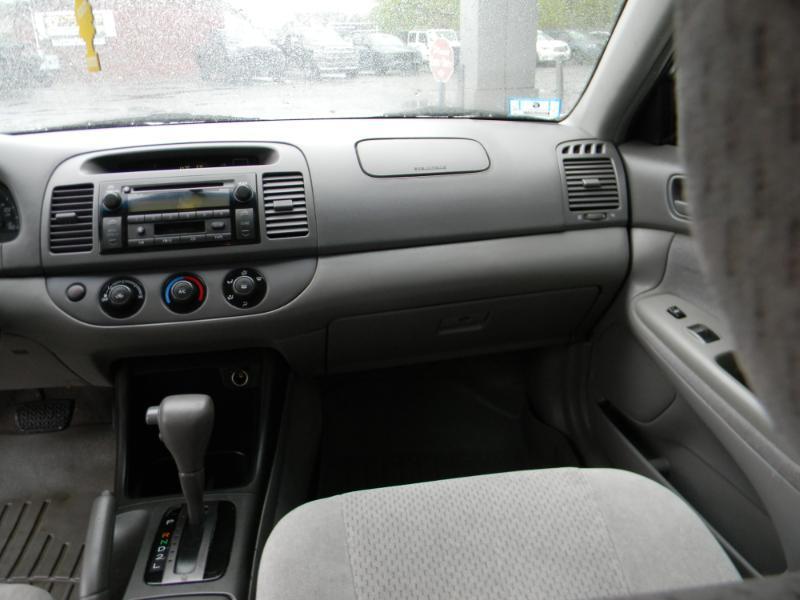 Toyota Camry  2004
