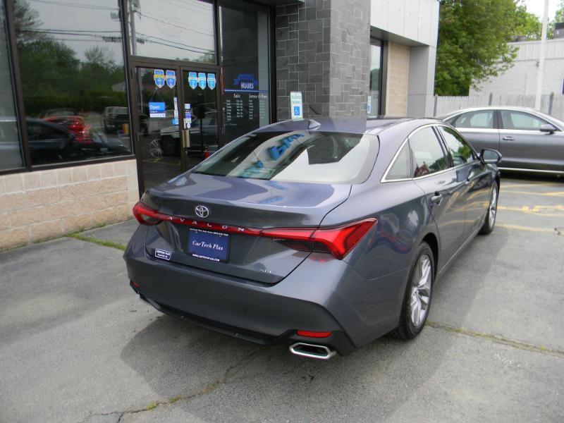 Toyota Avalon  2019