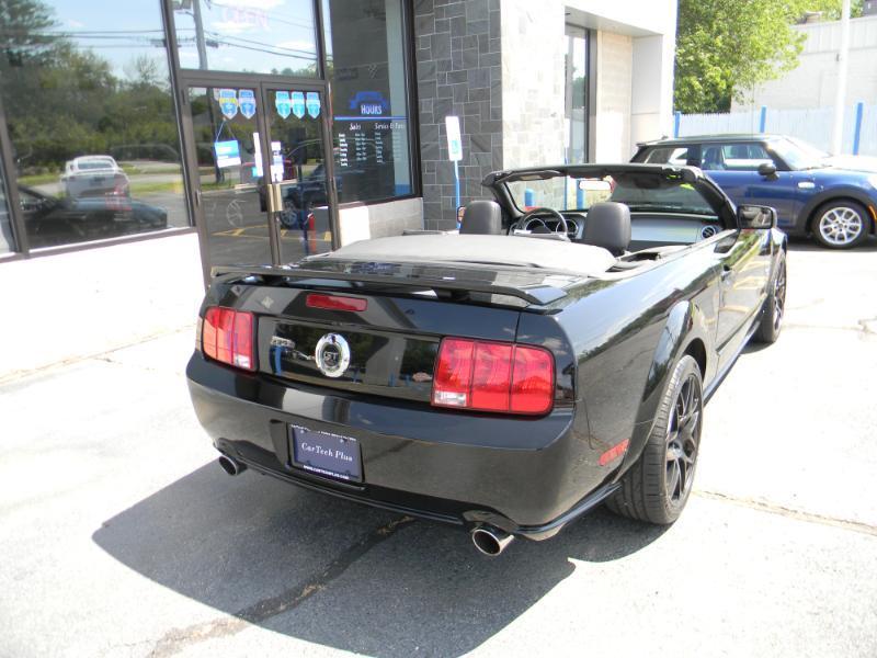 Ford Mustang  2005