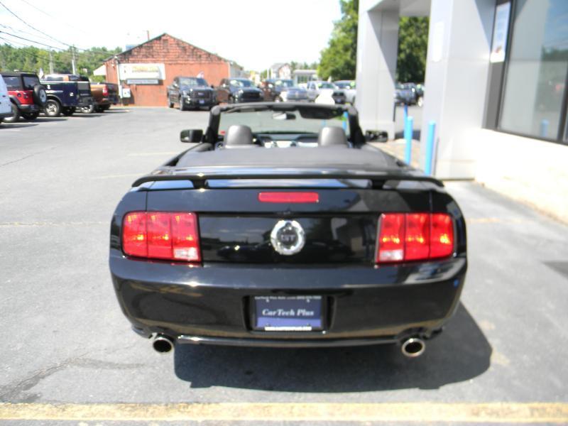Ford Mustang  2005
