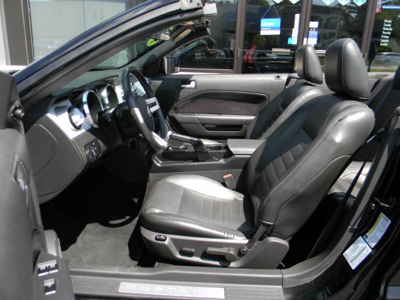 Ford Mustang  2005