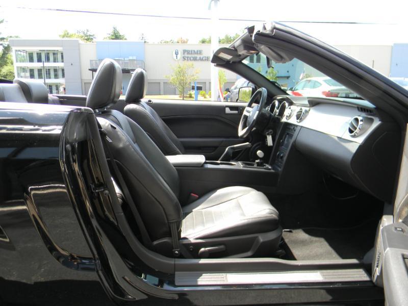 Ford Mustang  2005