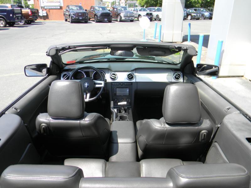 Ford Mustang  2005