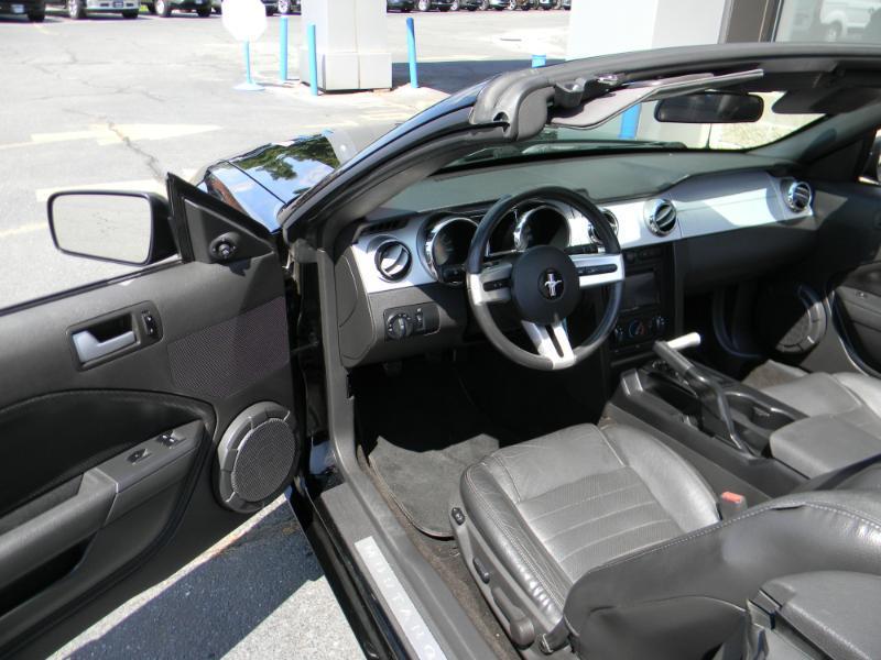 Ford Mustang  2005