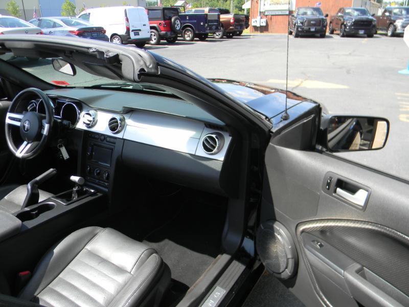 Ford Mustang  2005