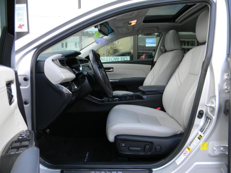 Toyota Avalon  2013