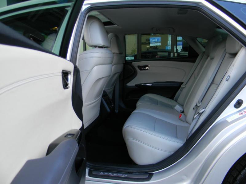 Toyota Avalon  2013