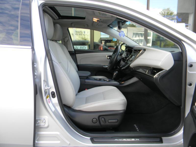 Toyota Avalon  2013