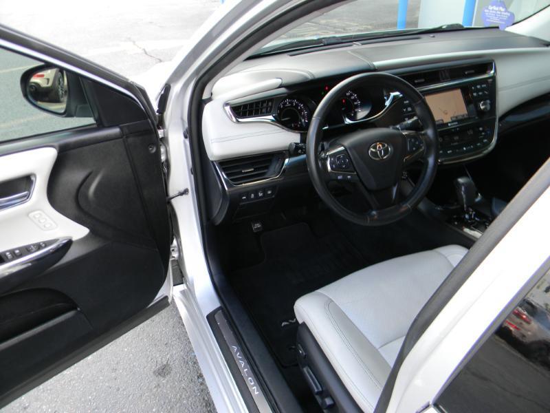 Toyota Avalon  2013