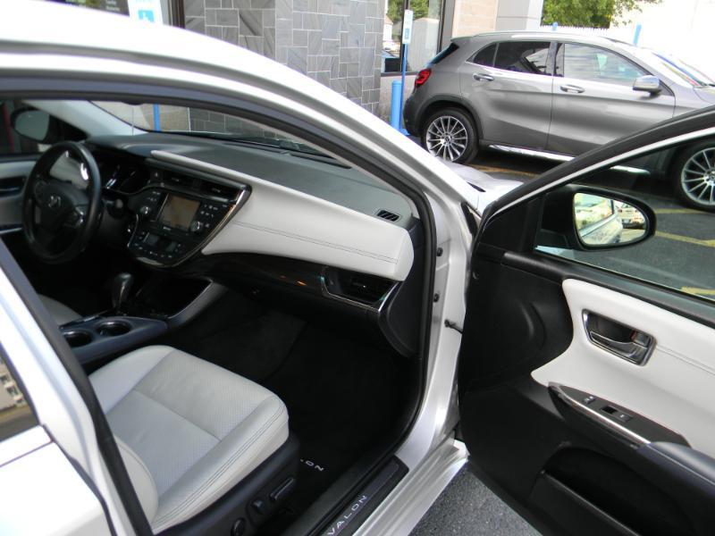 Toyota Avalon  2013
