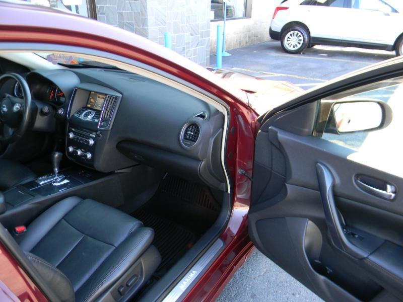 Nissan Maxima  2012
