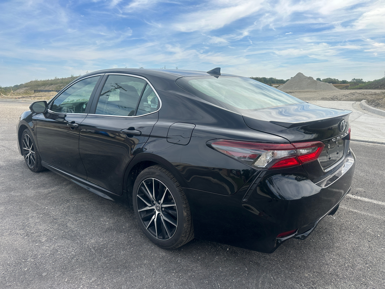2024 Toyota Camry SE photo 4