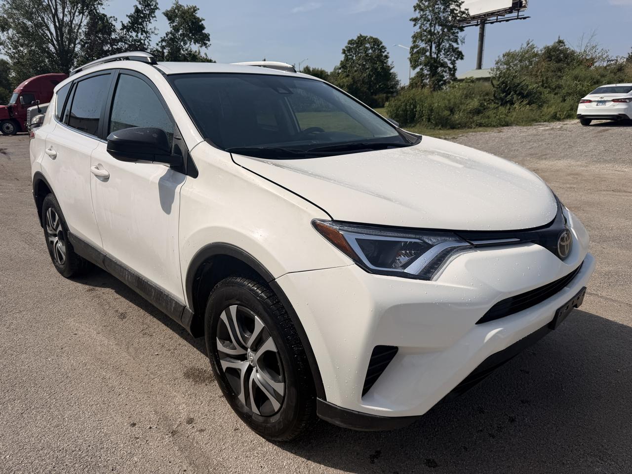 Toyota RAV4 LE AWD 2018