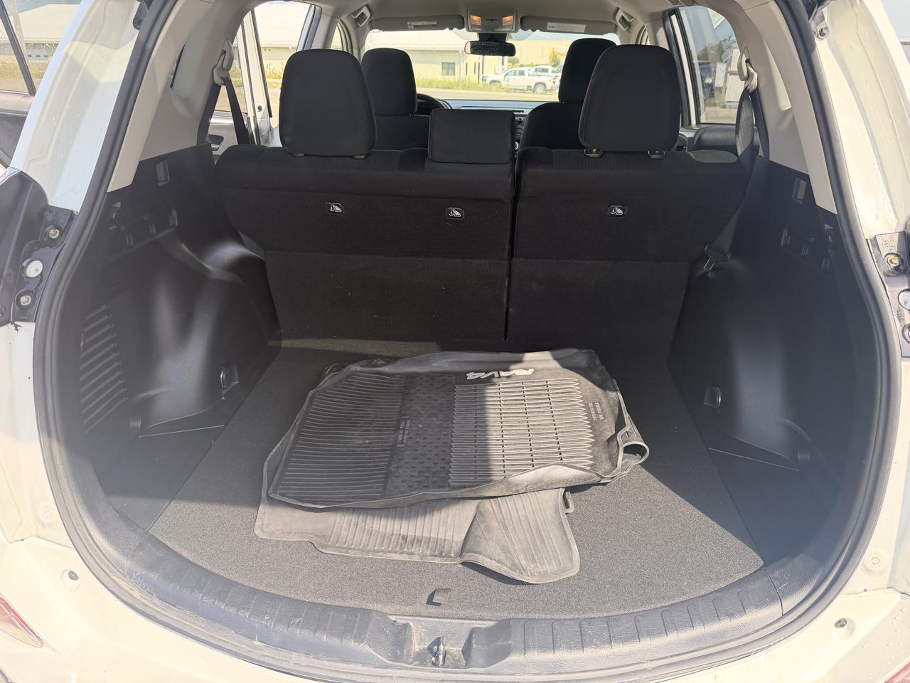 Toyota RAV4 LE AWD 2018