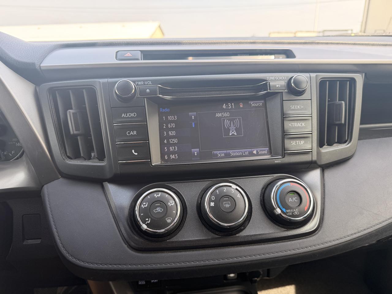 Toyota RAV4 LE AWD 2018