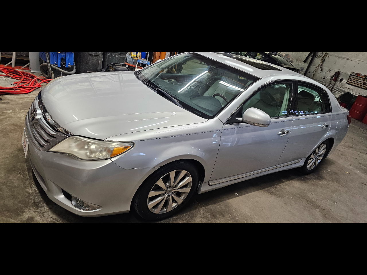 Toyota Avalon Base 2011