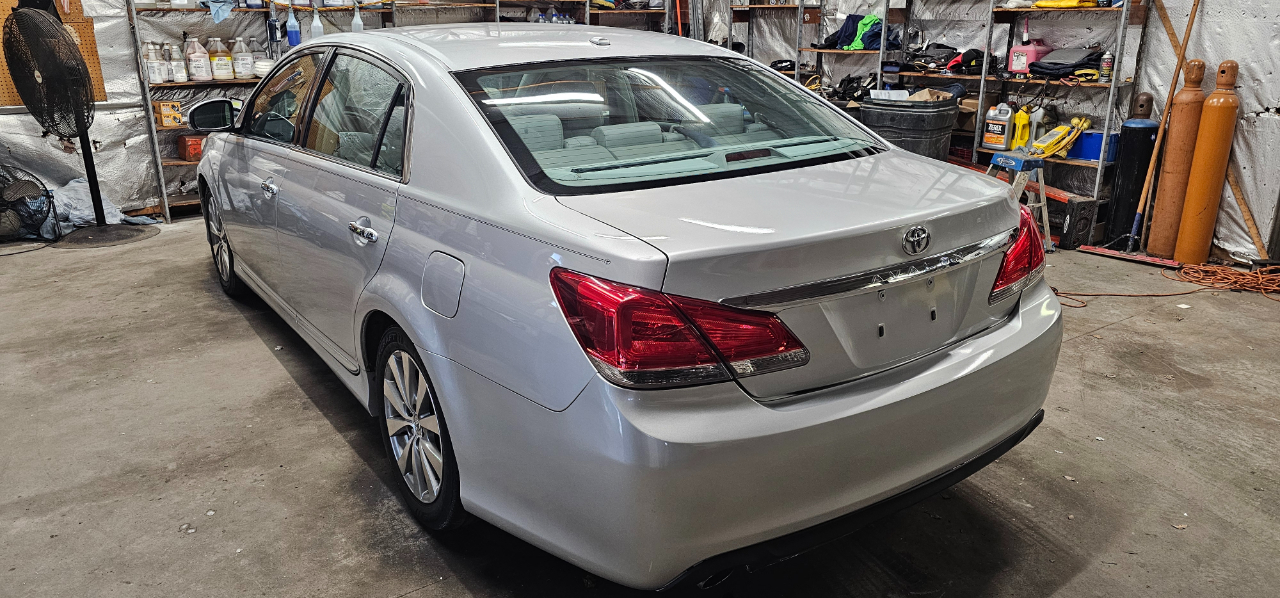 Toyota Avalon Base 2011