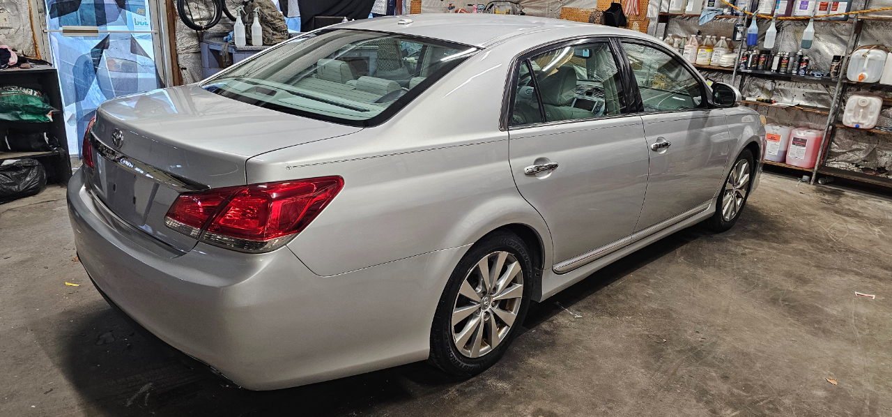 Toyota Avalon Base 2011