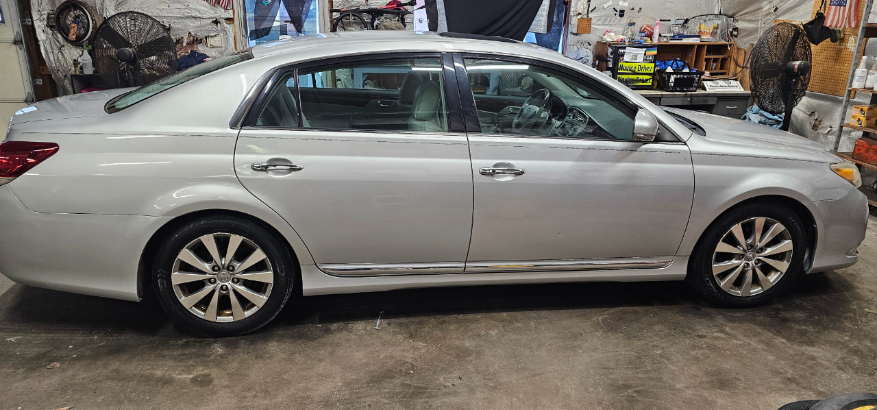 Toyota Avalon Base 2011