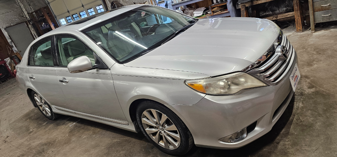 Toyota Avalon Base 2011