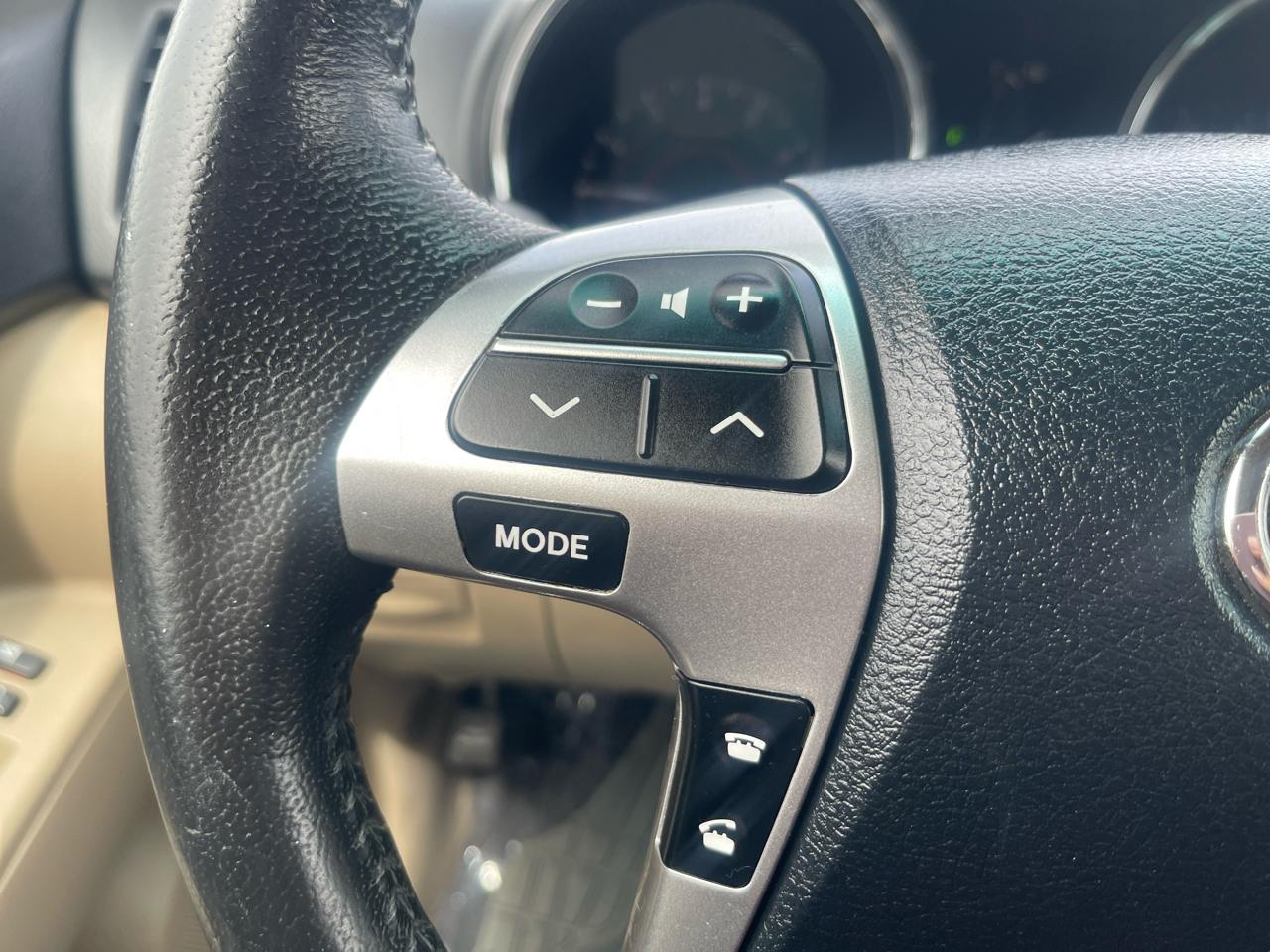 Toyota Highlander Base 2011