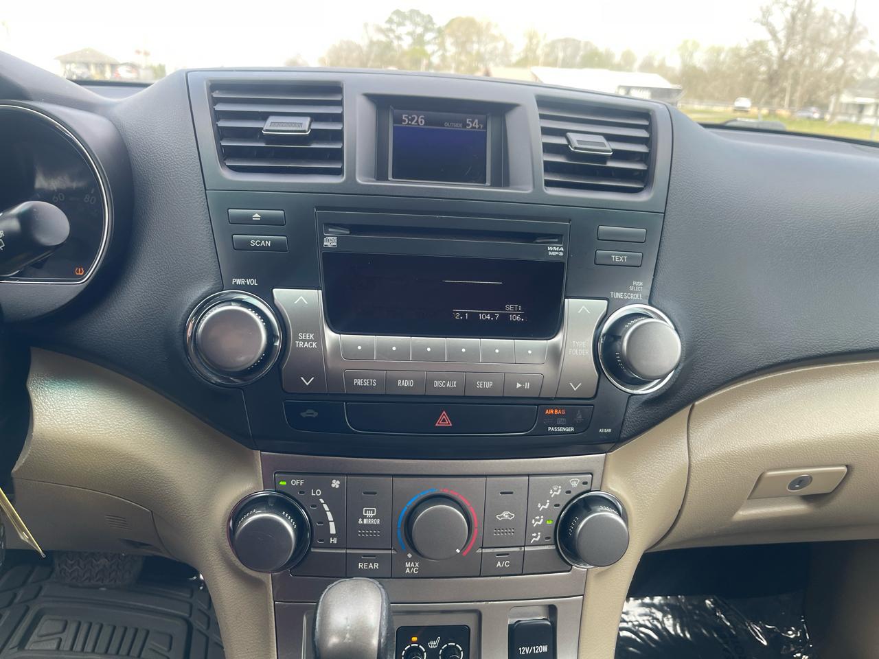 Toyota Highlander Base 2011