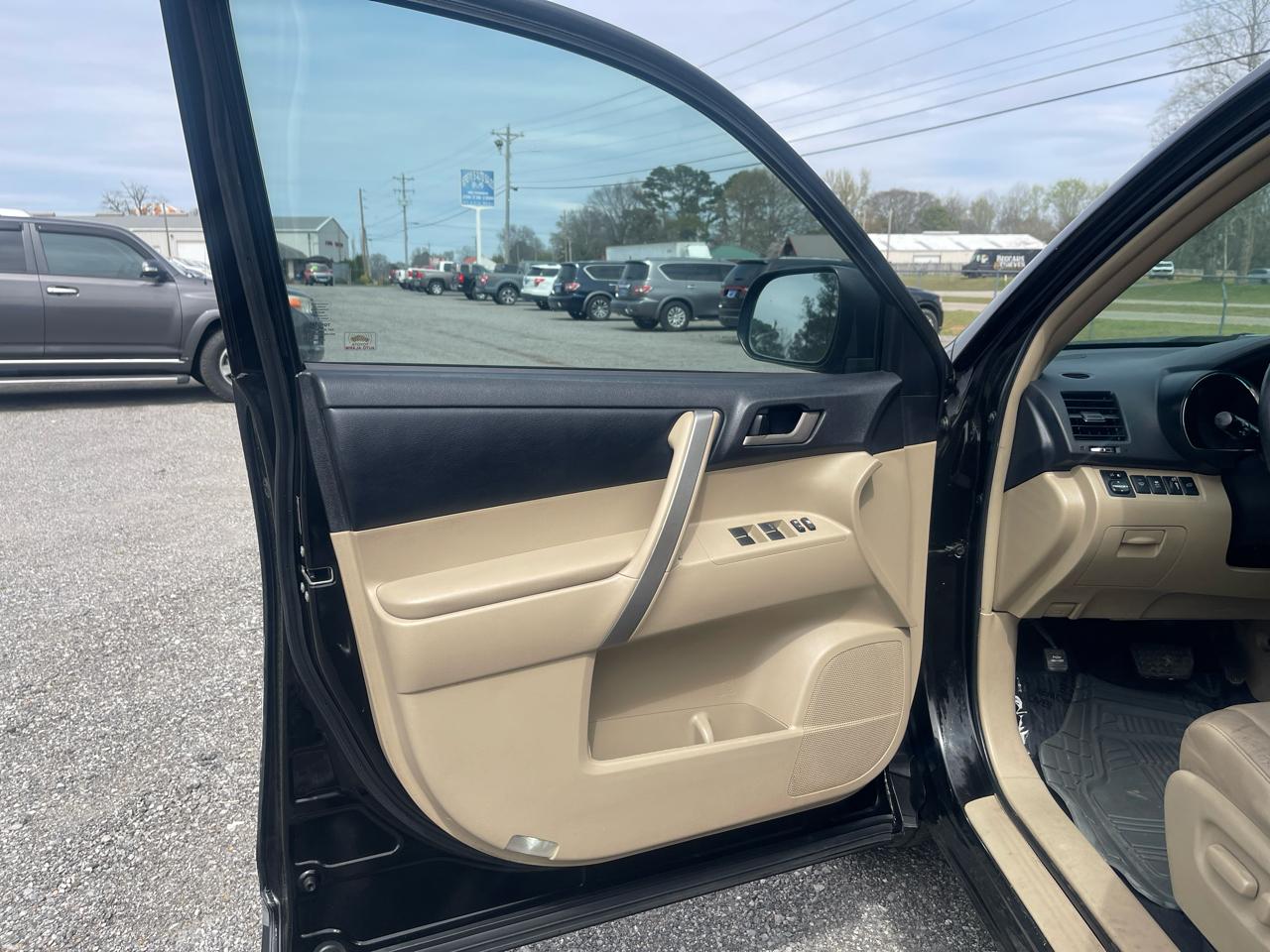 Toyota Highlander Base 2011