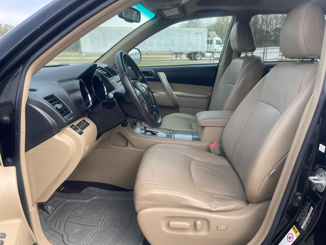 Toyota Highlander Base 2011