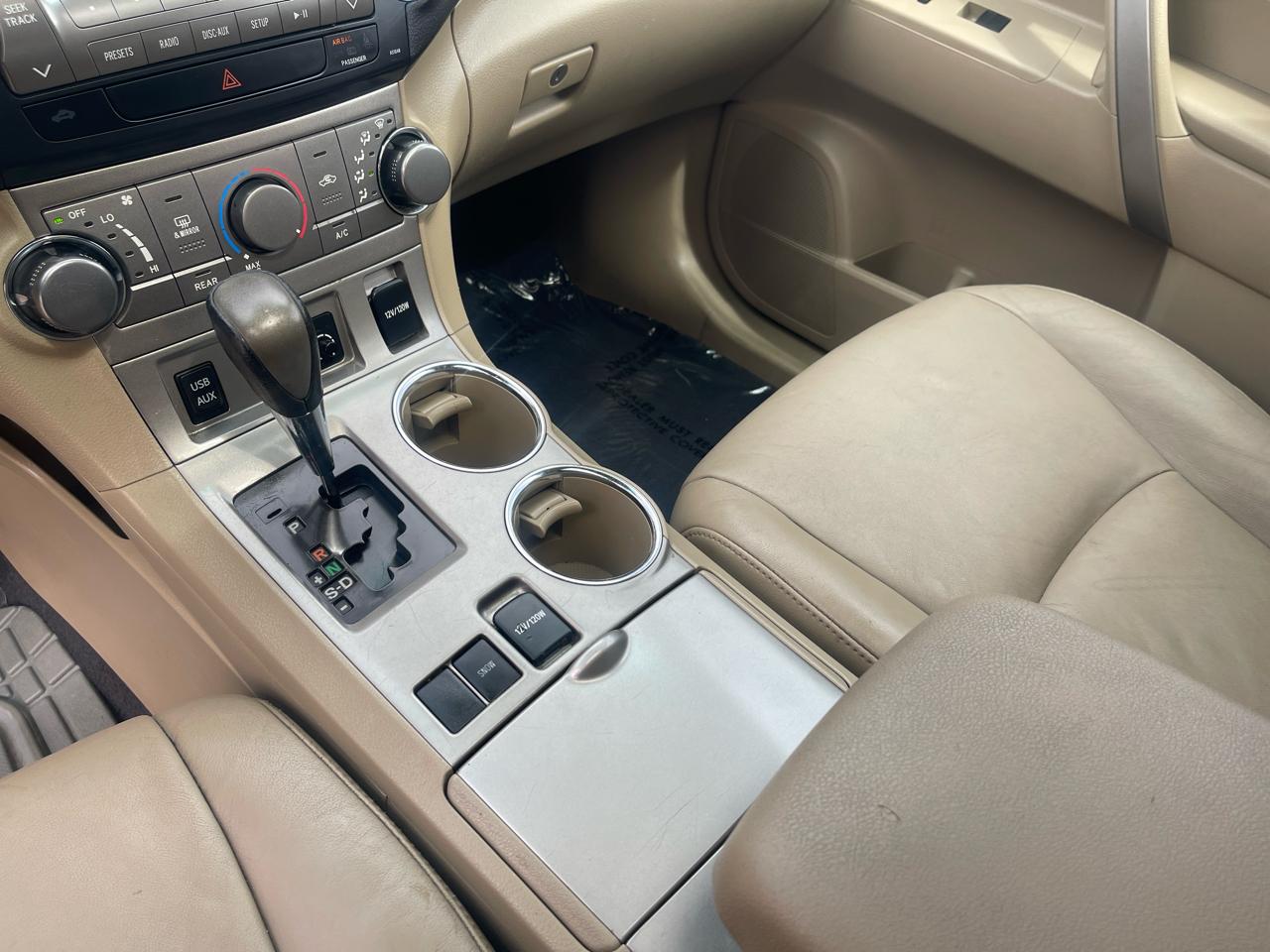 Toyota Highlander Base 2011