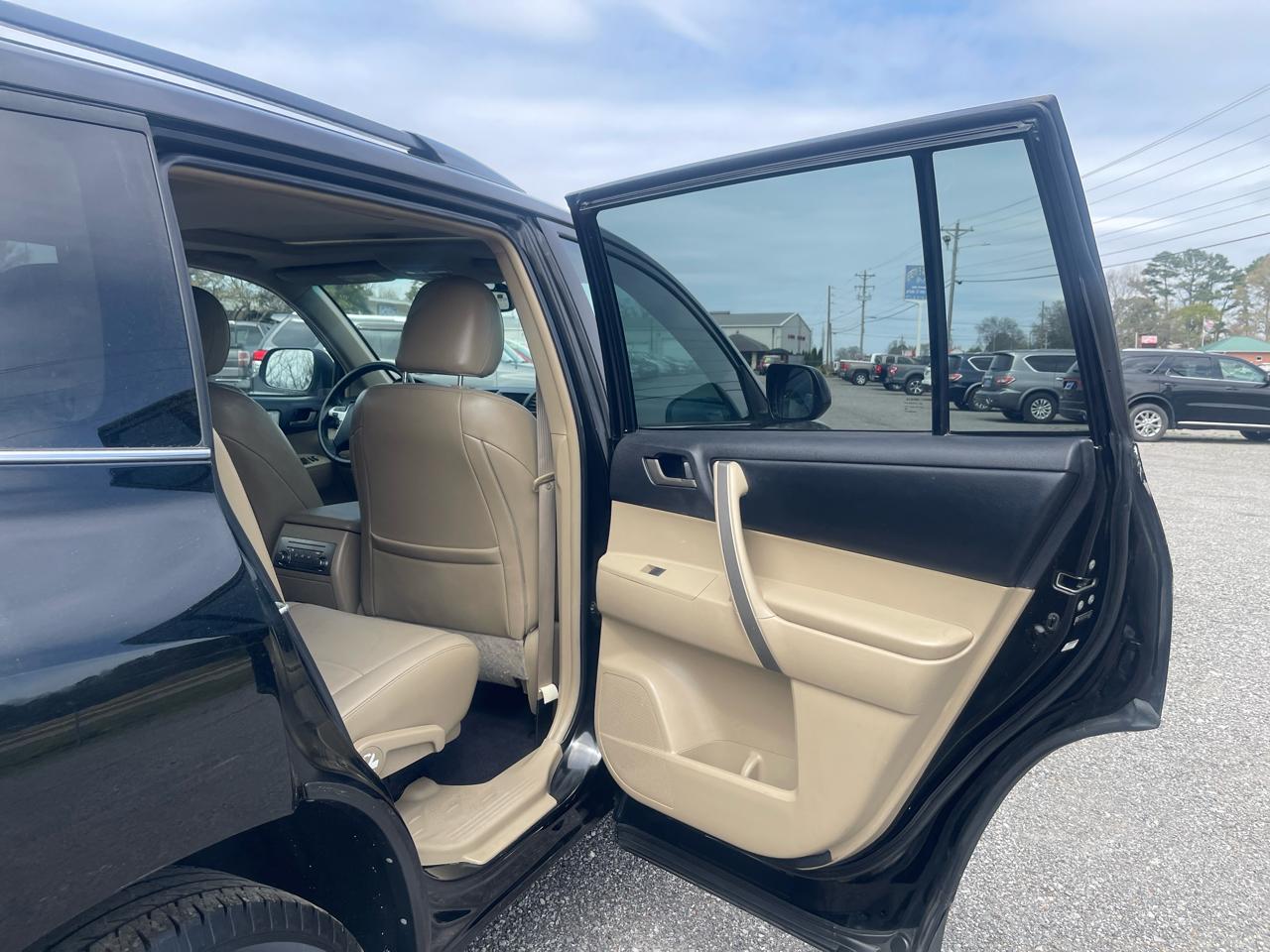 Toyota Highlander Base 2011