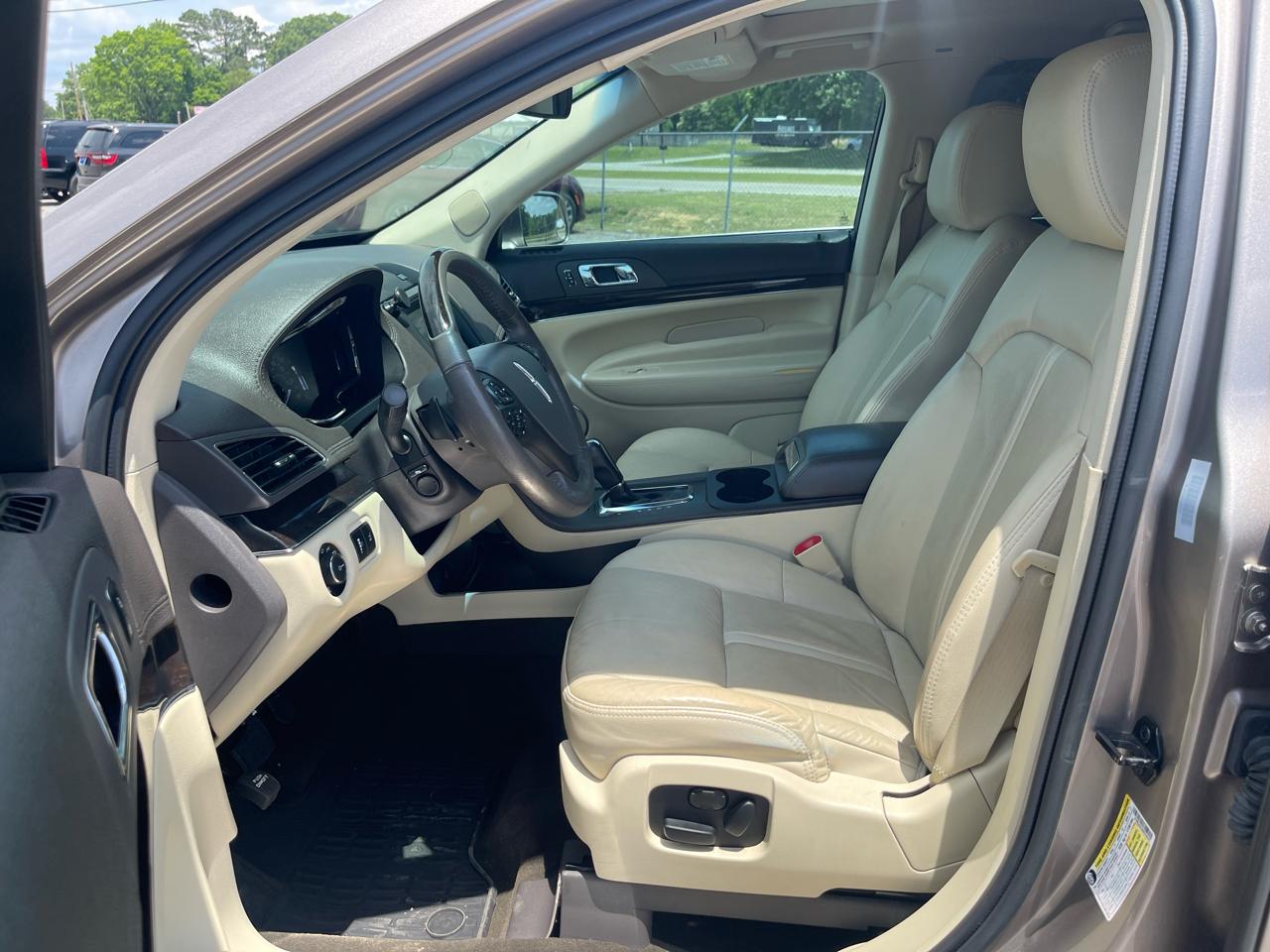 Lincoln MKT  2019