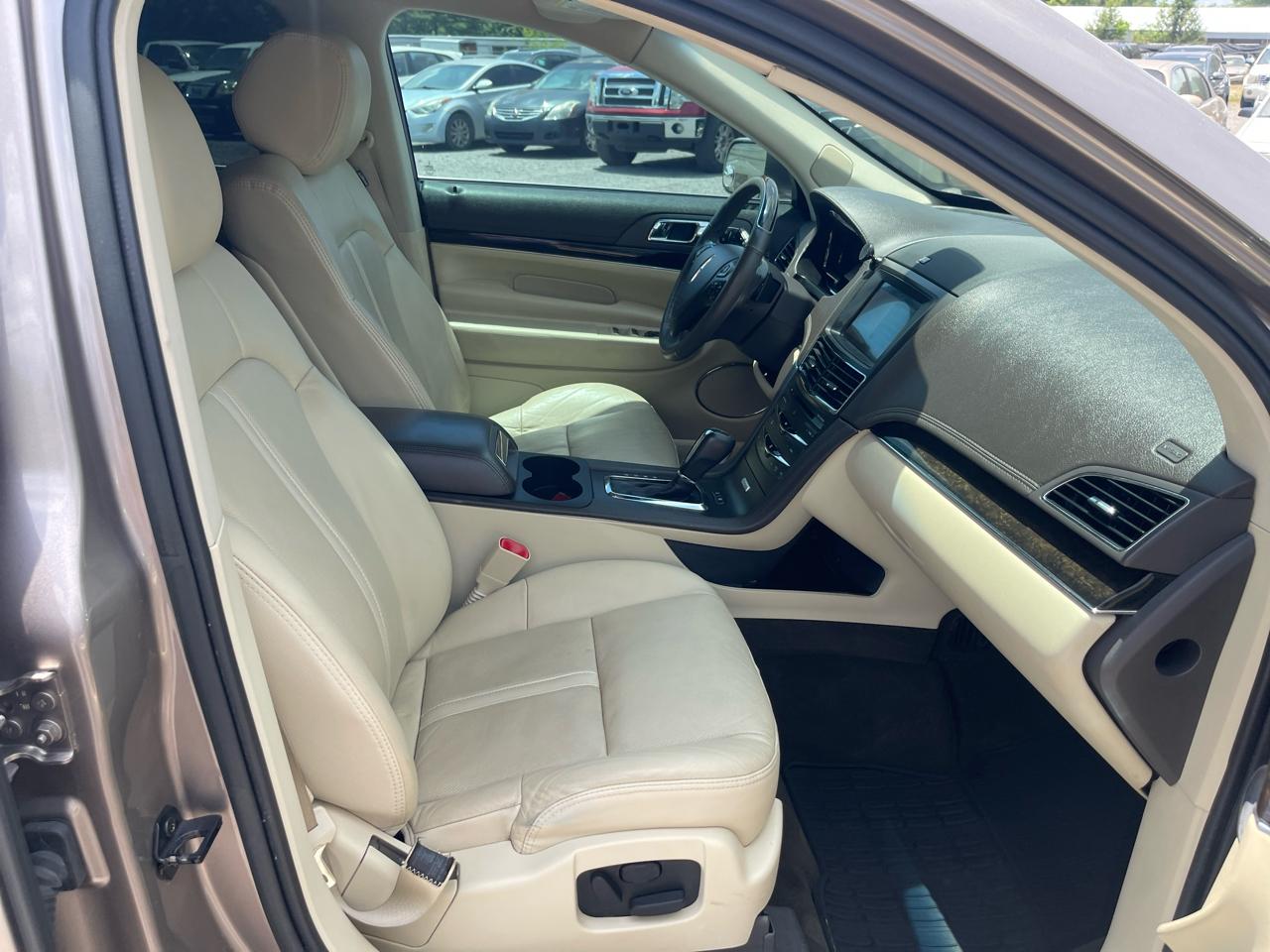 Lincoln MKT  2019
