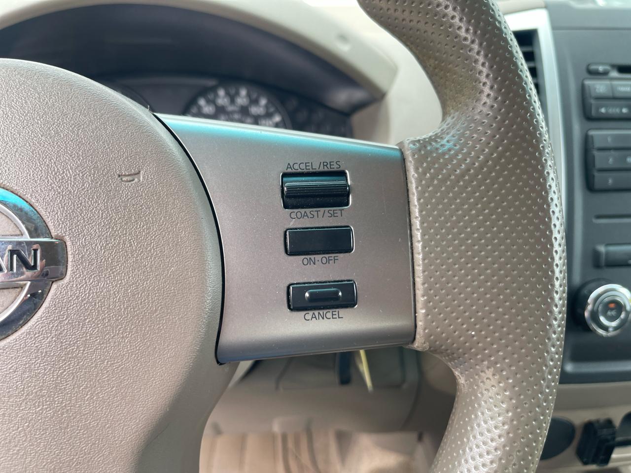 Nissan Frontier  2012