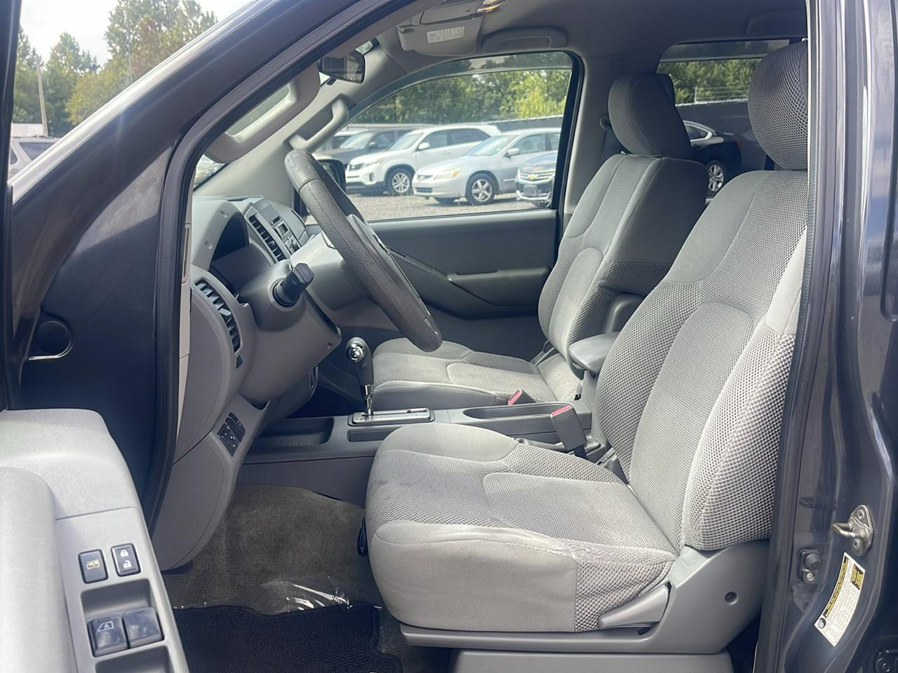 Nissan Frontier  2012