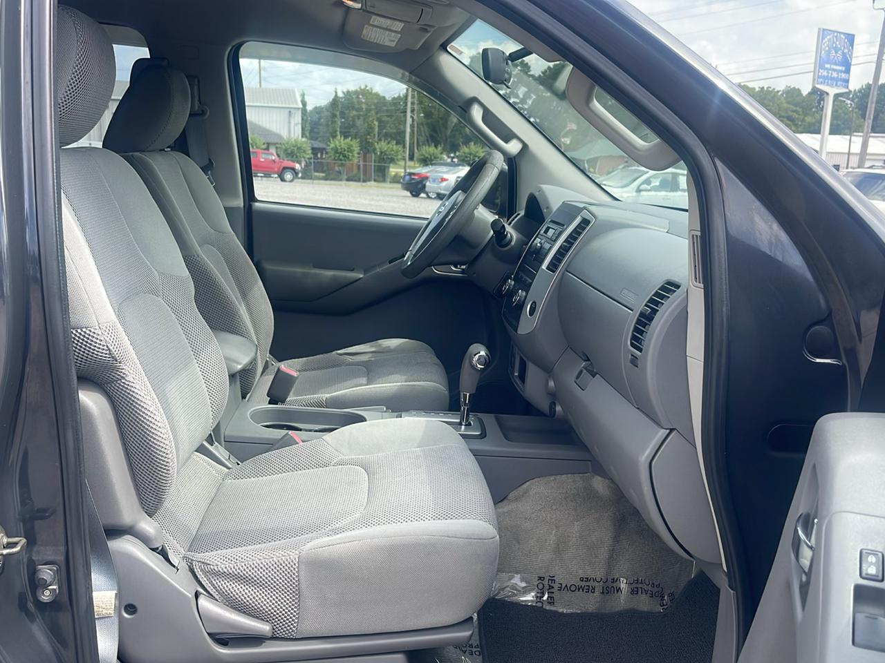 Nissan Frontier  2012