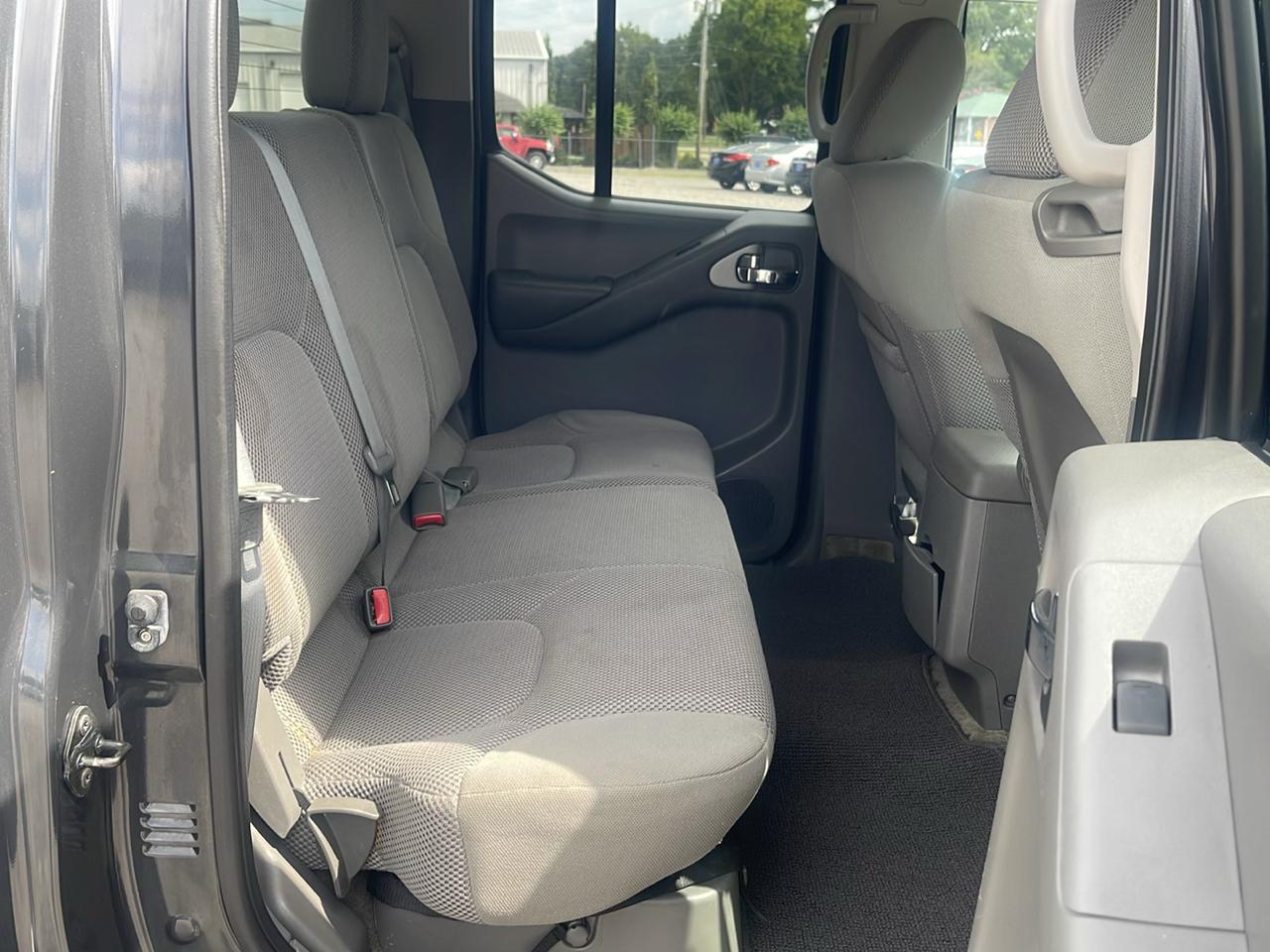 Nissan Frontier  2012