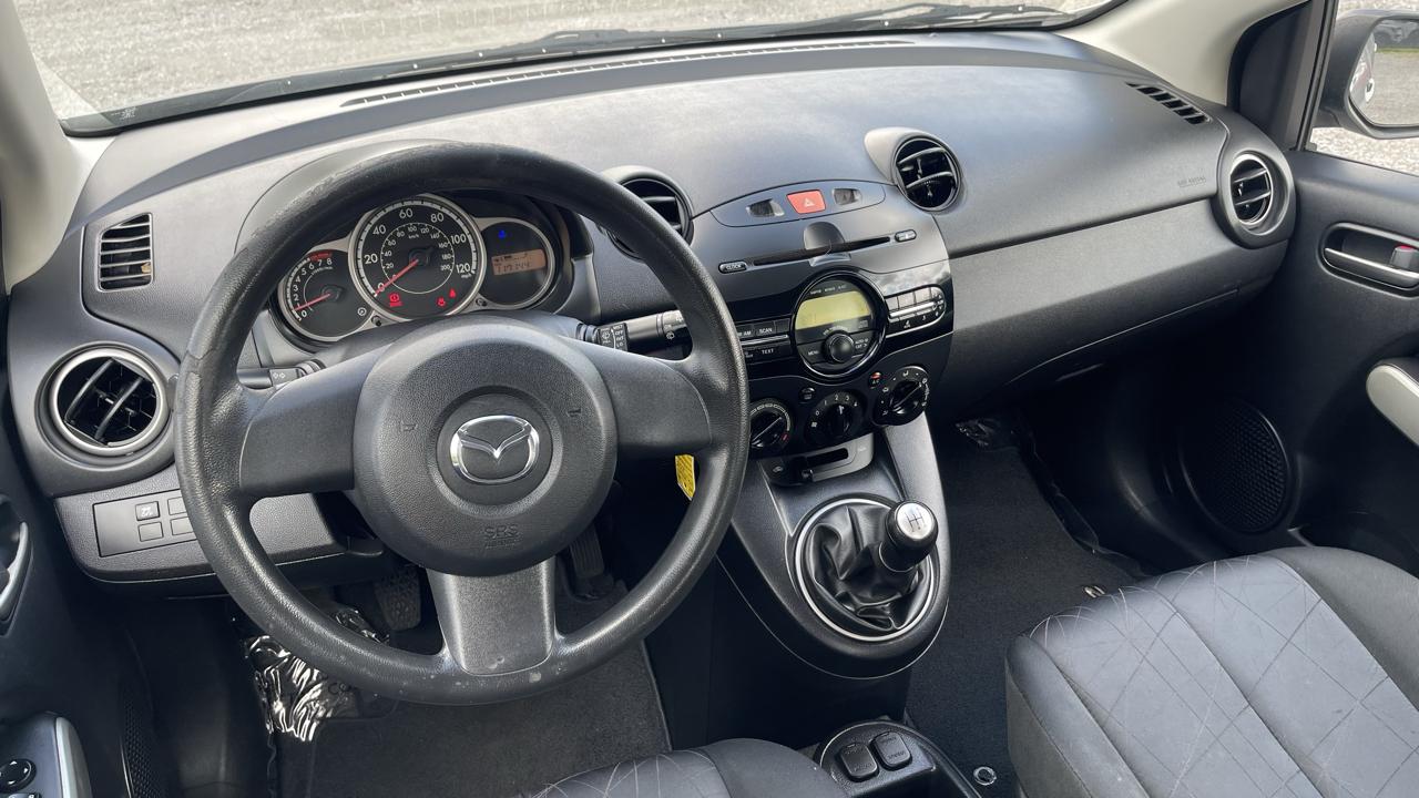 Mazda MAZDA2  2013