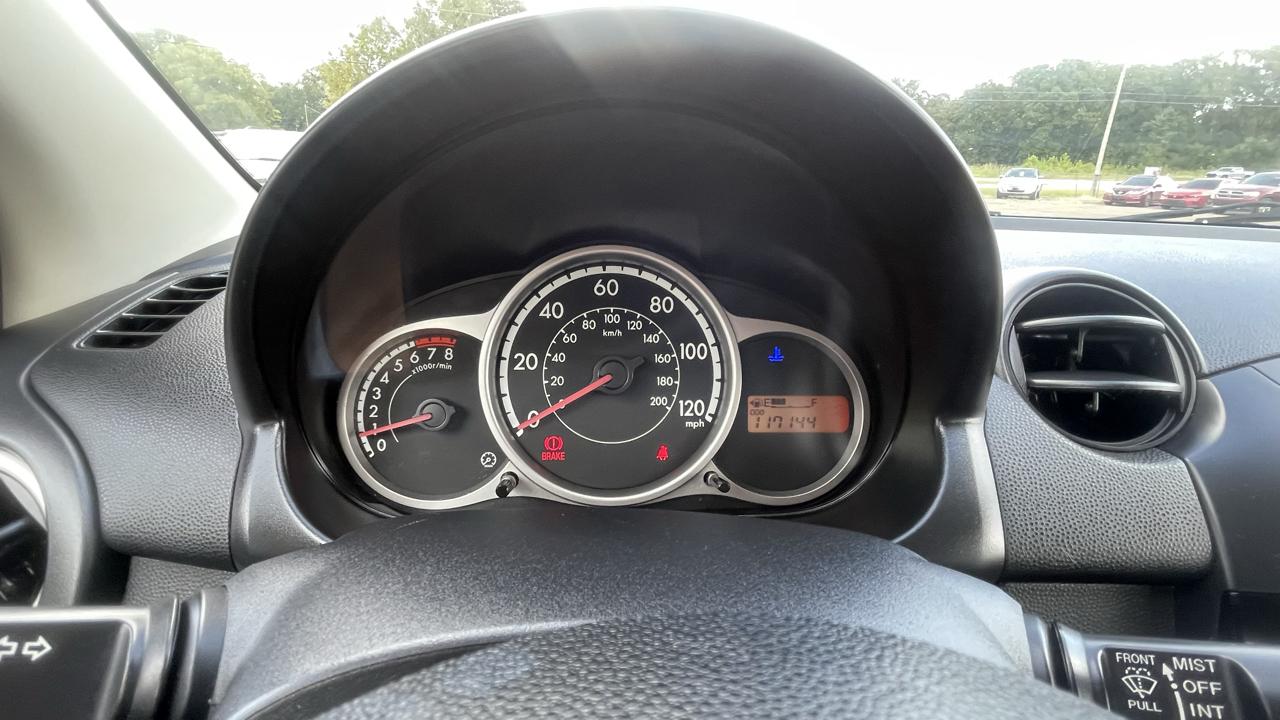 Mazda MAZDA2  2013